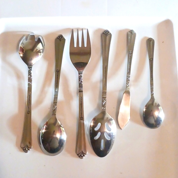 48 pieces of Vintage Oneida Orleans pattern silverware - Picture 16 of 16